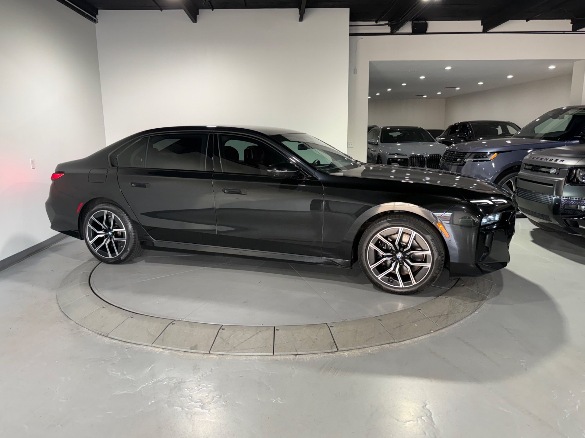 Used 2024 BMW 740i xDrive AWD/4WD image 10