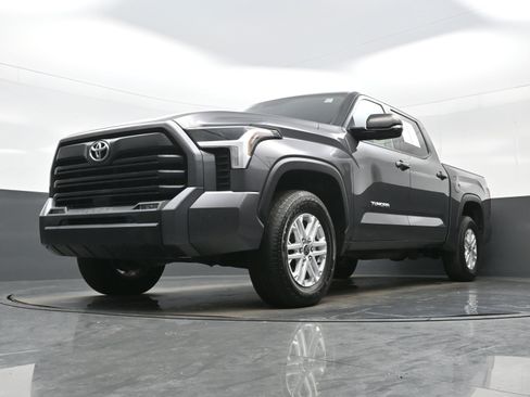 Used 2022 Toyota Tundra SR5 w/ SR5 Premium Package AWD/4WD image 28