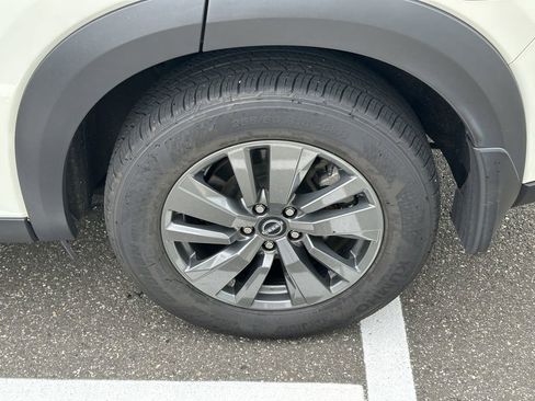 Certified 2024 Nissan Pathfinder SV w/ SV Premium Package AWD/4WD image 9
