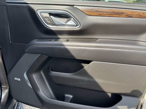 Used 2021 Chevrolet Suburban Premier w/ Premium Package AWD/4WD image 15