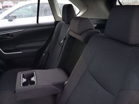 Used 2019 Toyota RAV4 LE image 8