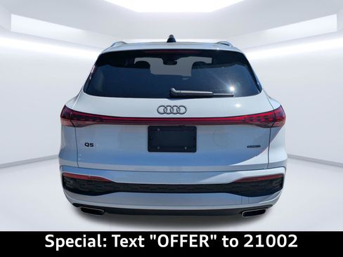 Certified 2025 Audi Q5 Premium AWD/4WD image 5