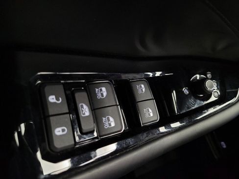 Used 2022 Jeep Grand Cherokee Overland w/ Luxury Tech Group IV image 27