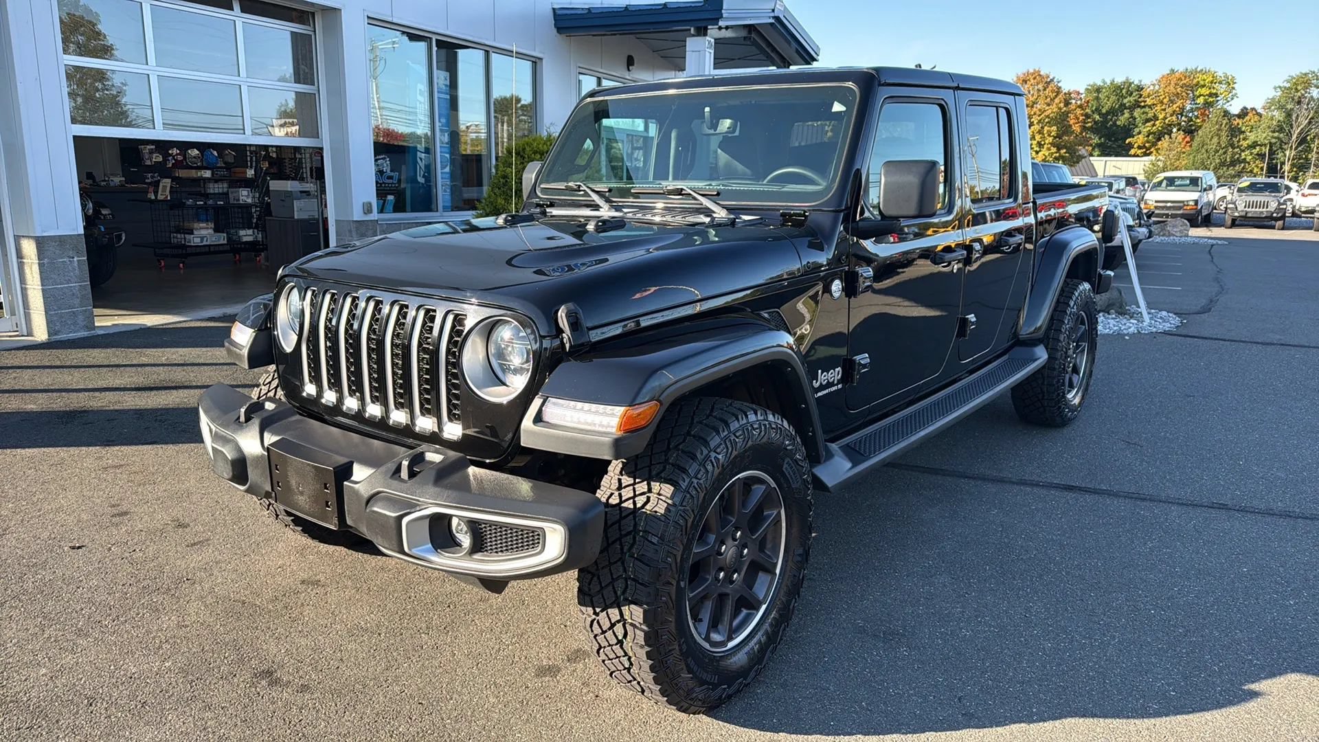 Used 2023 Jeep Gladiator Overland w/ LED Lighting Group AWD/4WD image 30