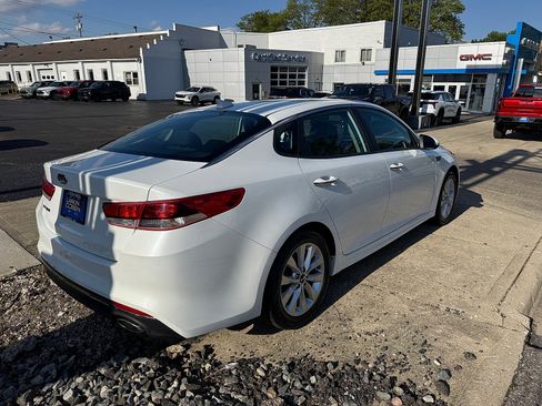 Used 2017 Kia Optima LX FWD image 5