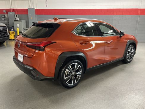 Used 2022 Lexus UX 200 w/ Accessory Package (Z2) image 10