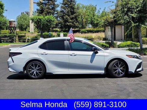 Used 2023 Toyota Camry SE FWD image 4