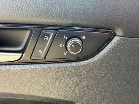 Used 2022 Volkswagen Passat 2.0T SE FWD image 19