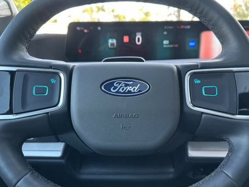 Used 2025 Ford Expedition Active image 25