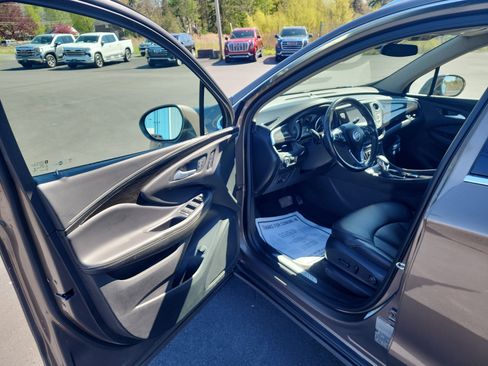 Used 2018 Buick Envision Essence FWD image 10