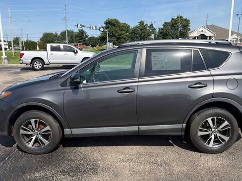 Used 2018 Toyota RAV4 XLE FWD image 7
