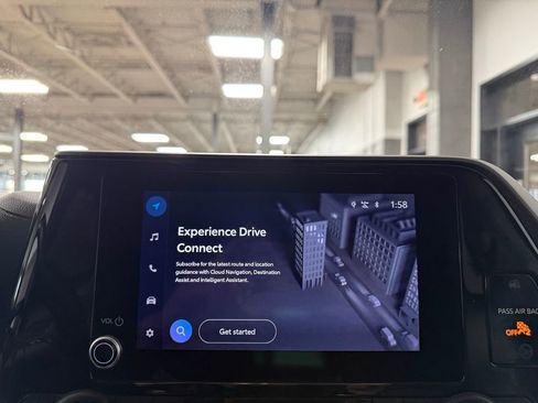 Used 2023 Toyota Highlander XLE image 12