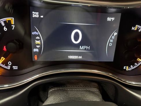 Used 2017 Jeep Grand Cherokee Limited w/ Luxury Group II image 2