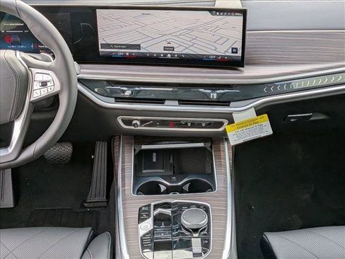 Used 2026 BMW X7 xDrive40i image 11