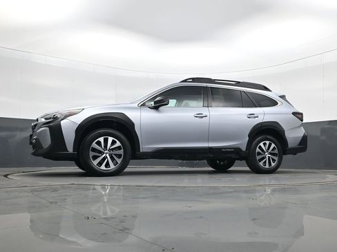 Used 2023 Subaru Outback Premium image 28