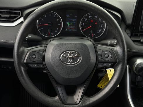 Used 2022 Toyota RAV4 LE FWD image 13