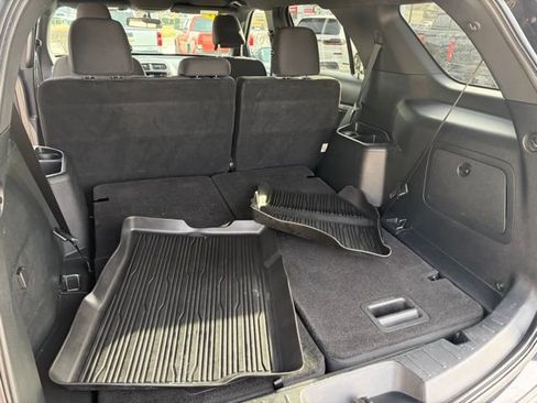 Used 2019 Ford Explorer XLT w/ Equipment Group 201A AWD/4WD image 32