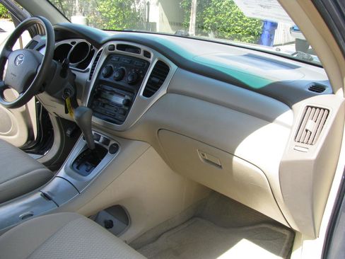 Used 2004 Toyota Highlander 4dr 4-Cyl (Natl) image 14