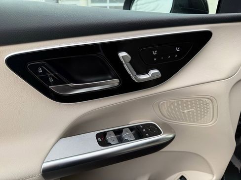 Used 2026 Mercedes-Benz GLC 300 4MATIC image 19