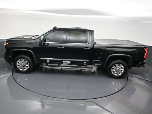 Used 2024 Chevrolet Silverado 2500 High Country w/ High Country Premium Package AWD/4WD image 18