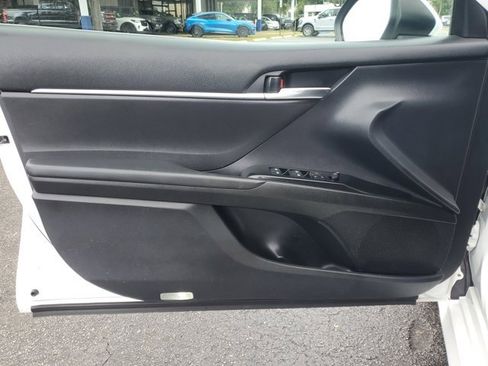 Used 2019 Toyota Camry LE image 13