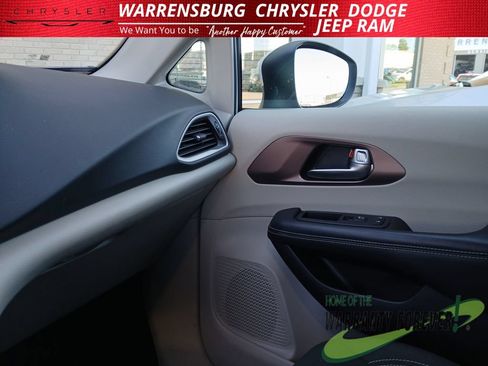 Used 2023 Chrysler Voyager LX FWD image 28