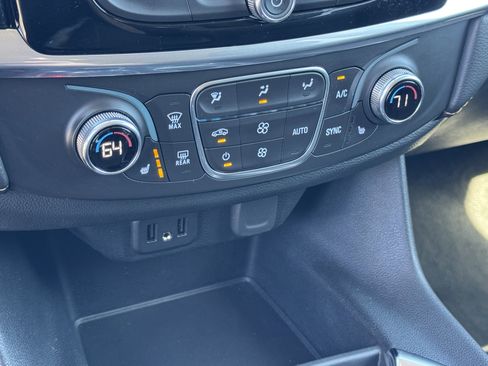 Used 2020 Chevrolet Traverse LT image 29