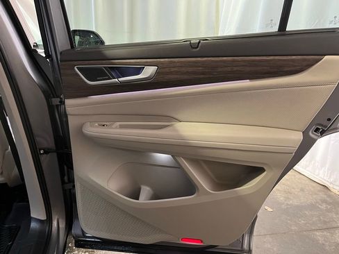 Certified 2025 Volkswagen Atlas SEL Premium R-Line image 24