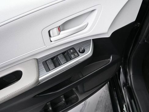 Used 2025 Toyota Sienna LE image 24