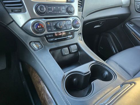 Used 2018 Chevrolet Suburban LT image 24
