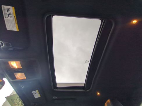 Used 2023 Dodge Challenger SXT w/ Plus Package image 19