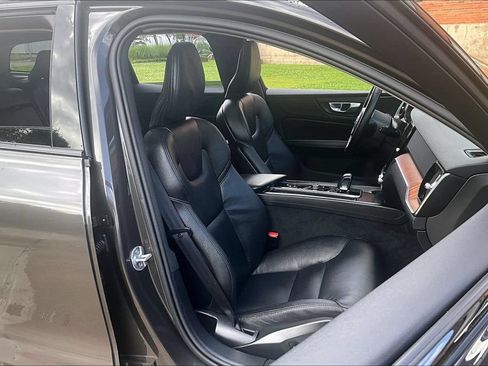 Certified 2025 Volvo V60 B5 Cross Country Plus AWD/4WD image 10