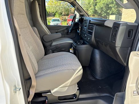 New 2025 GMC Savana 3500 w/ Power Convenience Package image 21