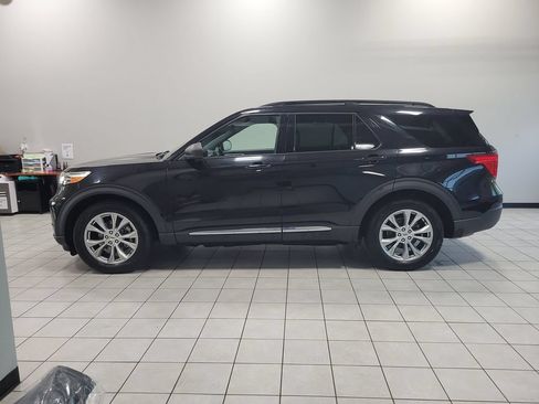 Used 2020 Ford Explorer XLT w/ Equipment Group 202A RWD image 9