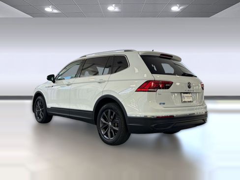 Used 2022 Volkswagen Tiguan SE FWD image 3