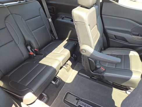 Used 2022 GMC Acadia Denali w/ Denali Ultimate Package AWD/4WD image 32