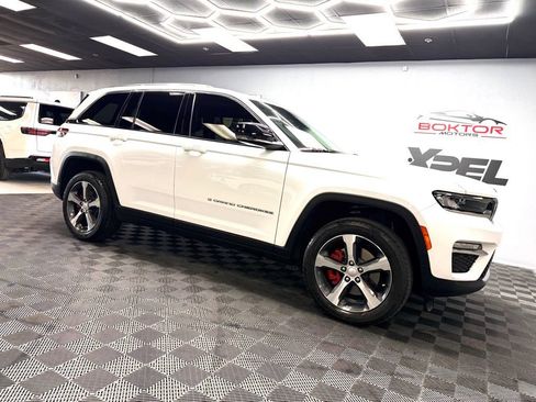 Used 2022 Jeep Grand Cherokee Limited 4xe AWD/4WD image 2