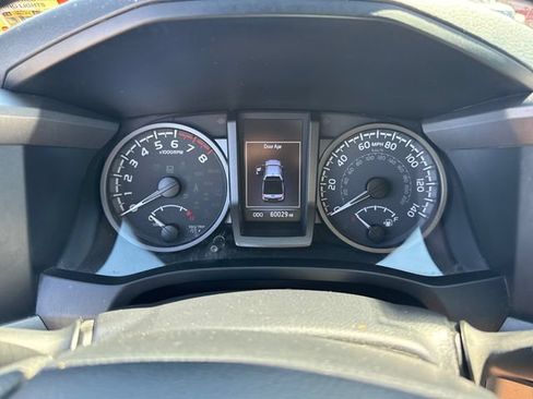 Used 2021 Toyota Tacoma TRD Off-Road w/ Technology Package AWD/4WD image 27