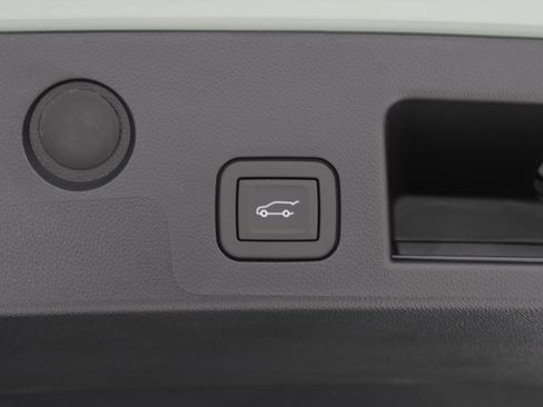 New 2026 Chevrolet Equinox ACTIV w/ Convenience Package III image 9