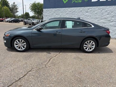 Used 2020 Chevrolet Malibu LT FWD image 2