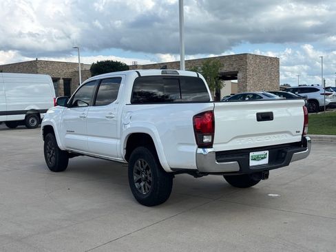 Used 2020 Toyota Tacoma SR5 RWD image 3