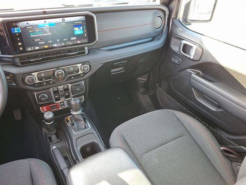 Certified 2024 Jeep Wrangler Unlimited Rubicon image 16