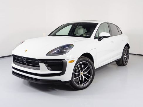 New 2026 Porsche Macan image 1