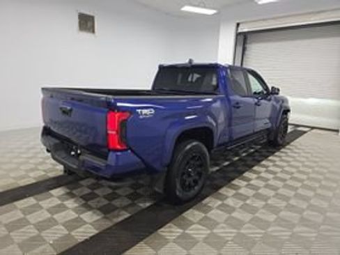 Used 2024 Toyota Tacoma TRD Sport w/ TRD Sport Premium Package AWD/4WD image 4