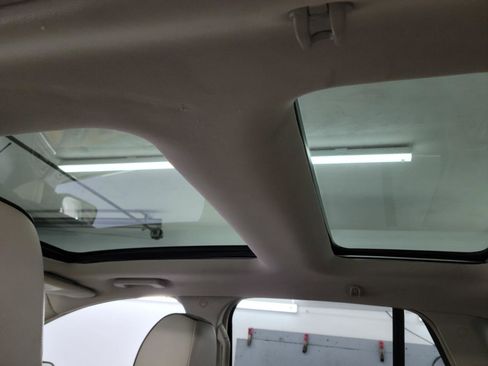 Used 2013 Lincoln MKX AWD image 18