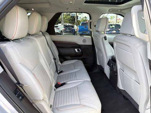 Used 2018 Land Rover Discovery HSE Luxury image 25