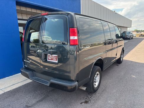 Used 2018 Chevrolet Express 2500 w/ Driver Convenience Package RWD image 6