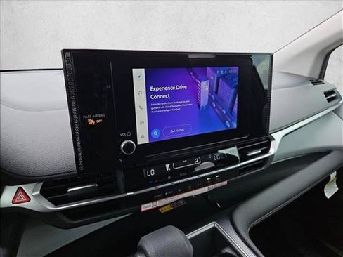 Used 2026 Toyota Sienna LE FWD image 13