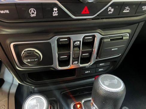 Used 2021 Jeep Wrangler Unlimited Sport AWD/4WD image 35