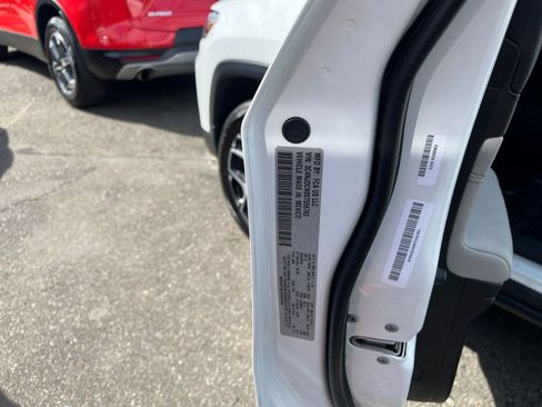 Used 2025 Jeep Compass Limited AWD/4WD image 30